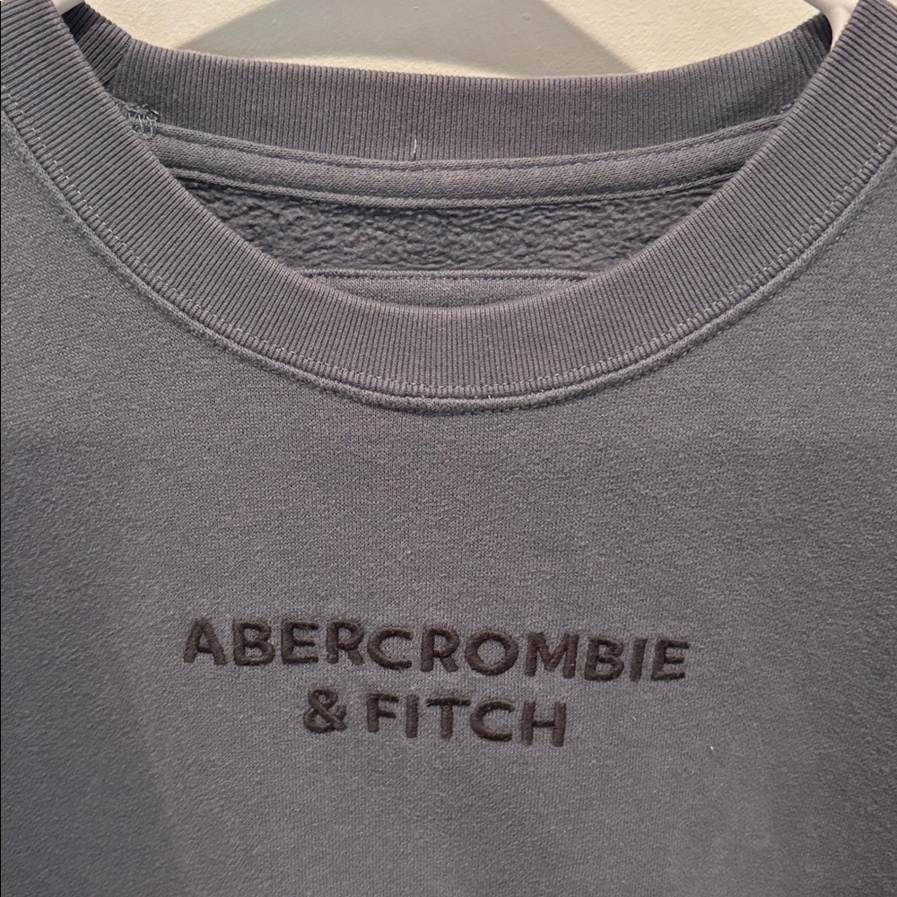Boys Abercrombie sweatshirt - Picture 2 of 4